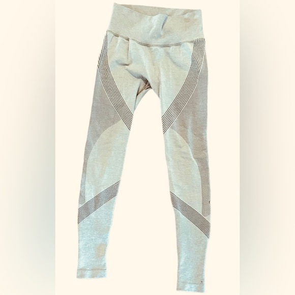 Lululemon Aerial Silk Tight 25” Leggings Light Gray Size 8 - Picture 3 of 9